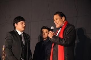 「パワーレンジャー」来日キャスト＆監督、アントニオ猪木と闘魂注入！