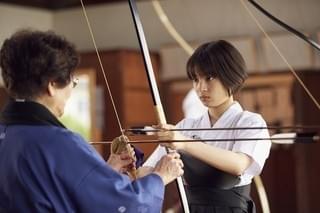 広瀬すず、凛々しい弓道着姿を披露 「先生！」劇中カット公開