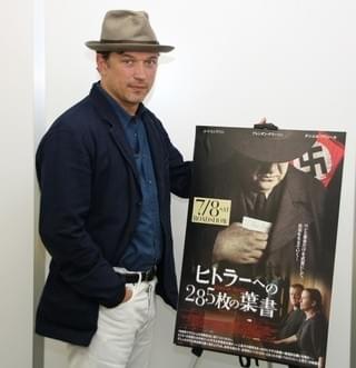 「先祖の声が語りかける」“フェロモン俳優”ペレーズ監督がナチスに抵抗した夫婦描く理由