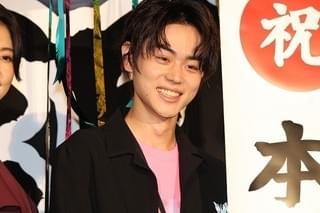 山田孝之、実写「銀魂」初日にエリザベスの着ぐるみで登場！「断わりゃよかった」