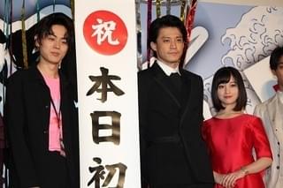 山田孝之、実写「銀魂」初日にエリザベスの着ぐるみで登場！「断わりゃよかった」
