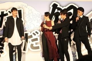 山田孝之、実写「銀魂」初日にエリザベスの着ぐるみで登場！「断わりゃよかった」