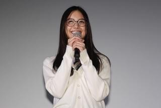 スパガ浅川梨奈ら「人狼ゲーム」女性キャストが銭湯で…