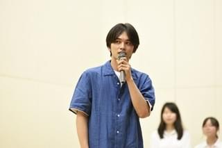 浜辺美波＆北村匠海、石狩南高校を訪問！ 生徒950人に“キミスイ”をアピール