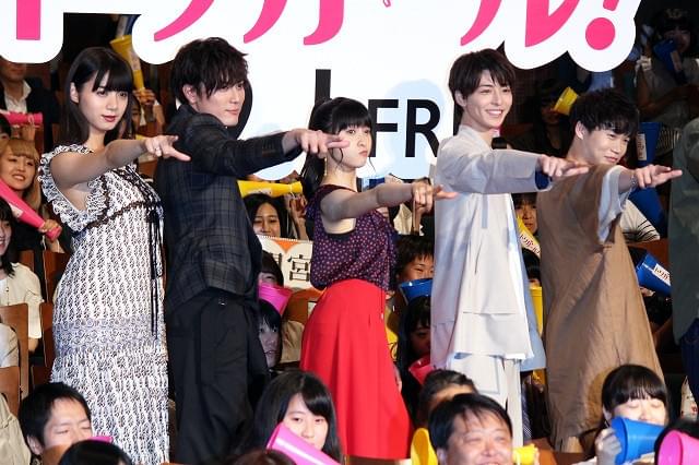 土屋太鳳、間宮祥太朗の「痩せろ」アドリブ発言に反撃「そこそこスリムだろうが」