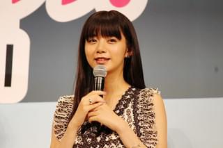 土屋太鳳、間宮祥太朗の「痩せろ」アドリブ発言に反撃「そこそこスリムだろうが」