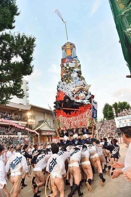 フォースを宿した山笠が博多の街を疾走！