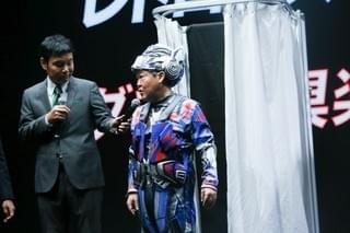 世界に1台？全長4mのリアル「トランスフォーマー」車両が日本上陸！