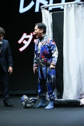 世界に1台？全長4mのリアル「トランスフォーマー」車両が日本上陸！