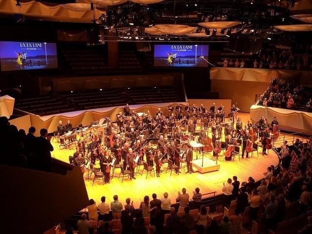 米デンバー公演はスタンディングオベーション