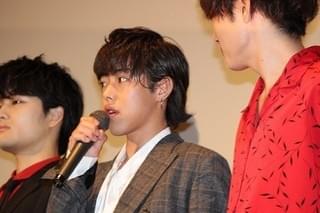 間宮祥太朗、主演映画初日舞台挨拶で“コメディアン”ぶりを発揮！