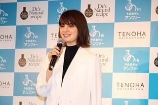 マギー、白衣姿を初披露！ “美ボディ”キープの秘訣は「3日以内の調整」
