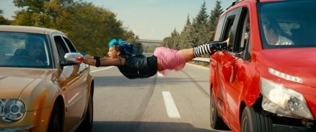 コメディなのにアクションがガチ過ぎる！「ボン・ボヤージュ」メイキング映像入手