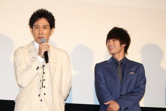 舞台挨拶を盛り上げた窪田正孝と大泉洋