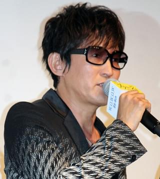 「プラージュ」で俳優デビューのスガシカオ、共演者の絶賛の嵐に「もう、やめてえ」