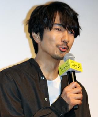 「プラージュ」で俳優デビューのスガシカオ、共演者の絶賛の嵐に「もう、やめてえ」