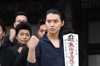 山崎賢人、320年の歴史誇る護国寺で「ジョジョ」ヒット祈願 護摩行に「汗にじんだ」