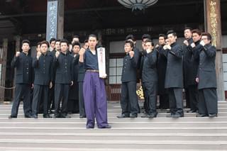 山崎賢人、320年の歴史誇る護国寺で「ジョジョ」ヒット祈願 護摩行に「汗にじんだ」