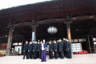 山崎賢人、320年の歴史誇る護国寺で「ジョジョ」ヒット祈願 護摩行に「汗にじんだ」