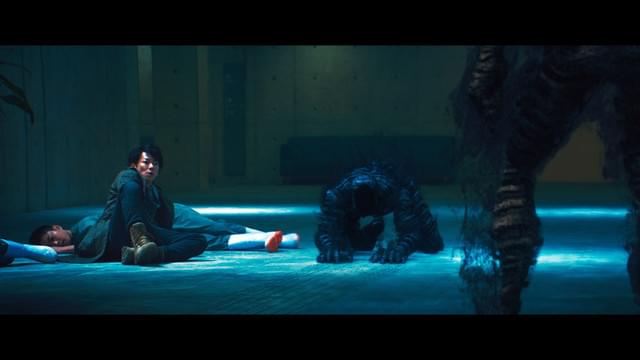 “死なない”亜人同士の超絶バトルが展開!