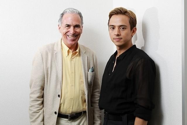 ロジャー・パルバース監督と満島真之介