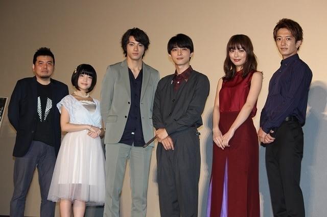 舞台挨拶に立った吉沢亮、内田理央ら