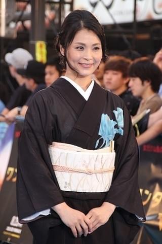 乃木坂46白石麻衣、「ワンダーウーマン」監督からダイヤモンド付きティアラを受贈