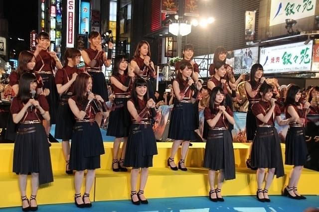 乃木坂46白石麻衣、「ワンダーウーマン」監督からダイヤモンド付きティアラを受贈