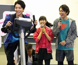 土屋太鳳、エアロバイク立ちこぎ“激走”で「トリガール！」撮影を再現