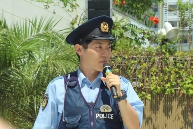 横山だいすけ、“うたのおにいさん”の本領発揮！ペンギンの前で“ペンギンの歌”披露