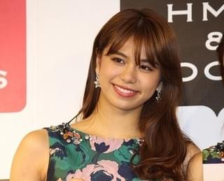 E-girls楓＆佐藤晴美、初写真集で水着＆下着姿に挑戦「ファンにも喜んでもらえる」