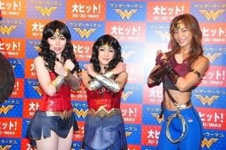 ワンダーウーマンになりきった「尼神インター」、肉体改造でアタックするのは“あの俳優”!?