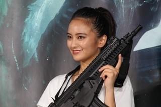 岡田結実「エイリアン」の“体液”を浴び絶叫！「やべえ」