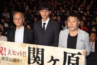 岡田准一、東出昌大に無茶ぶり連発「今、東出スマイルしてる?」