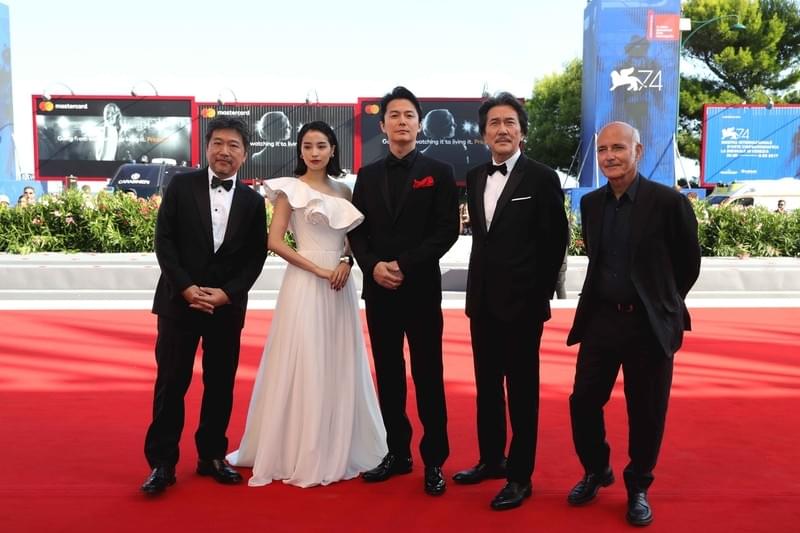 是枝裕和監督「三度目の殺人」に喝さい ベネチアの反応に福山雅治も安堵