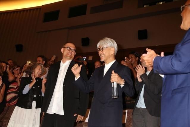 坂本龍一ドキュメンタリーにベネチアが熱狂！行く先々で声をかけられる人気