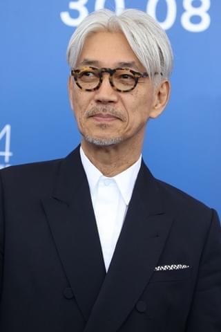 坂本龍一ドキュメンタリーにベネチアが熱狂！行く先々で声をかけられる人気