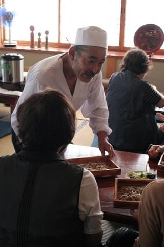 藤竜也とルー・ユーライ、国籍と世代を超えた交流 「CHEN LIANG」山形・大石田ロケ