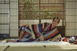 阿部寛×鶴橋康夫監督、抱腹絶倒の時代劇「のみとり侍」で10年ぶりタッグ！