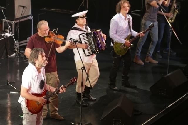 ギター、バイオリン、アコーディオンのフュージョン！