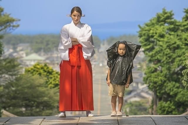 広瀬アリスが礼儀知らずの巫女役に！TIFF特別招待作「巫女っちゃけん。」2月全国公開