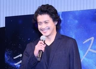 小栗旬「昔ケミカルジーンズ履いてた」“デニムのスペシャリスト”と意気投合