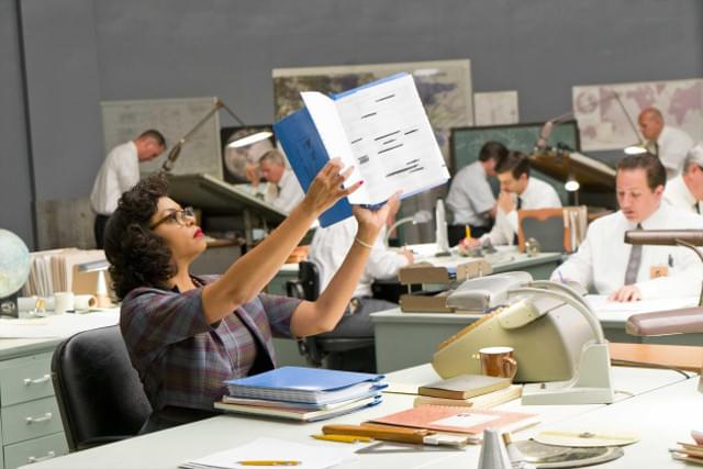 主人公キャサリンにスパイ疑惑が浮上!?