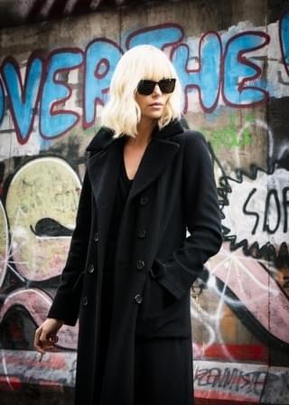 最強スパイはファッションもキメッキメ！C・セロン主演「アトミック・ブロンド」新場面写真