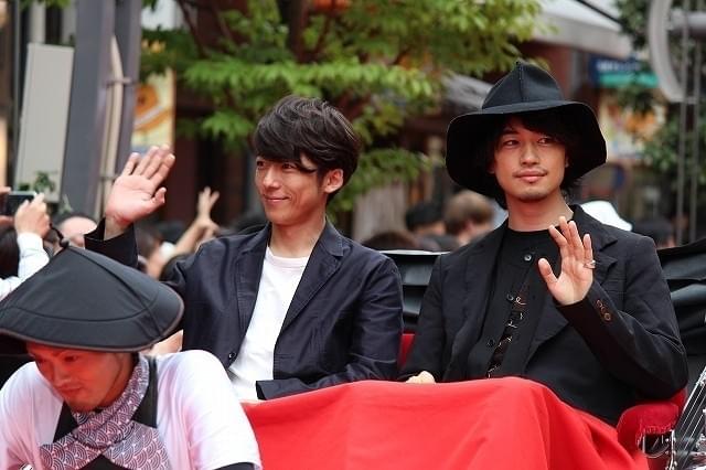 人力車で登場した斎藤工＆高橋一生