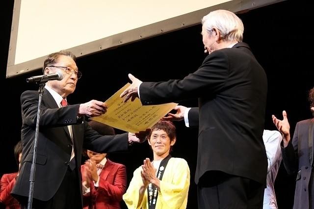 小松政夫、したコメ閉幕で“名人芸”披露！盟友・伊東四朗のサプライズ登場に会場騒然