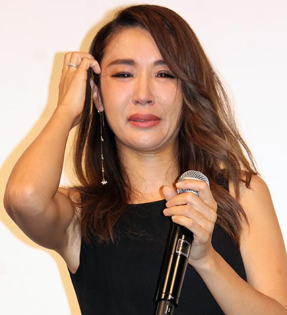 鈴木紗理奈、撮影支えてくれた母に思いはせ号泣「受賞で恩返しができて良かった」