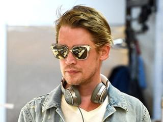 マコーレー・カルキン、KENZOの短編映像で不気味なピエロに