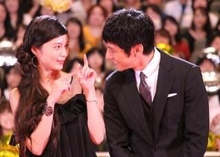 西島秀俊、二宮和也主演映画でまさかのハプニング「右手がずっと燃えていた」