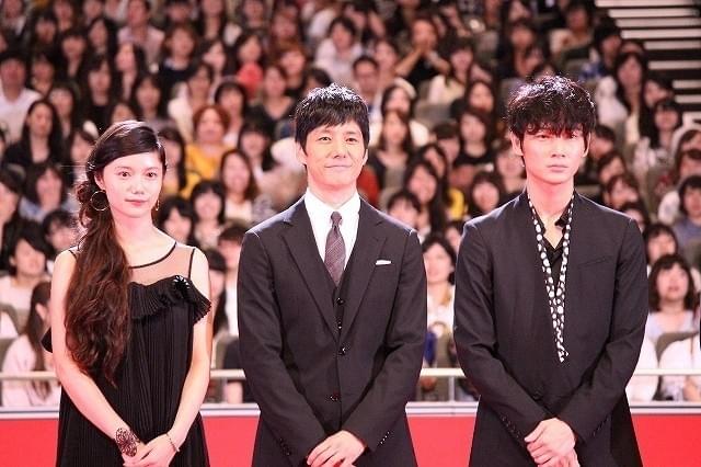 西島秀俊、二宮和也主演映画でまさかのハプニング「右手がずっと燃えていた」